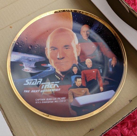 Star Trek: The Next Generation - Captain Jean-Luc Picard Commemorative Plate - Picture 2 of 10